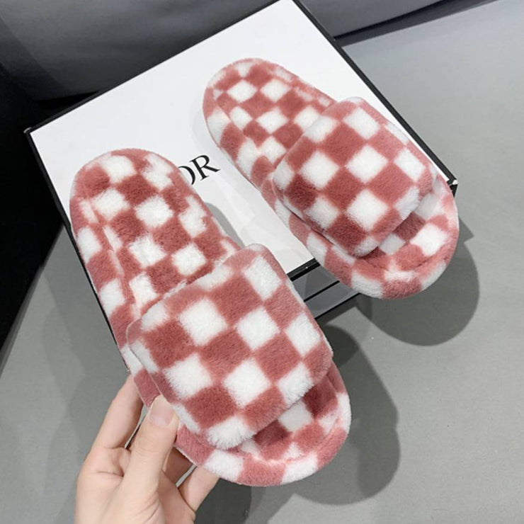 Checkerboard Pattern Fluffy Slippers