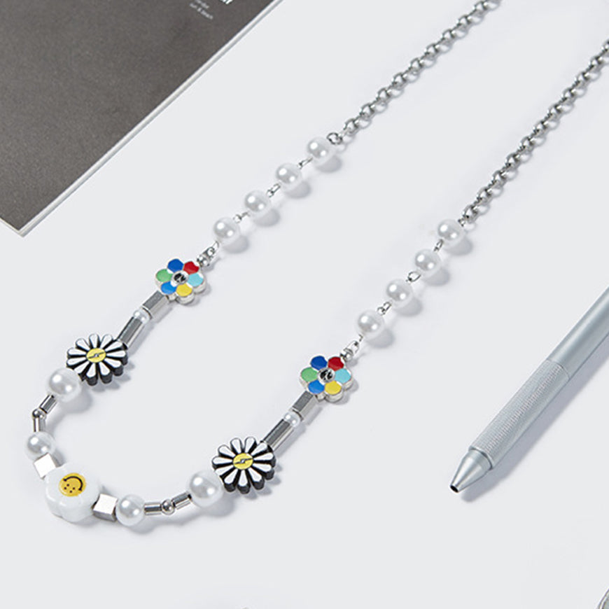 Daisy Pearl Smiley Necklace